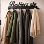 Wieszak na ubrania ścienny "Rozbierz Się " - obrazek 2